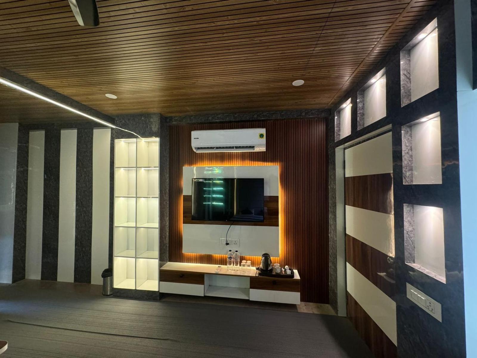 Hotel Dev Ganga Ришикеш Экстерьер фото