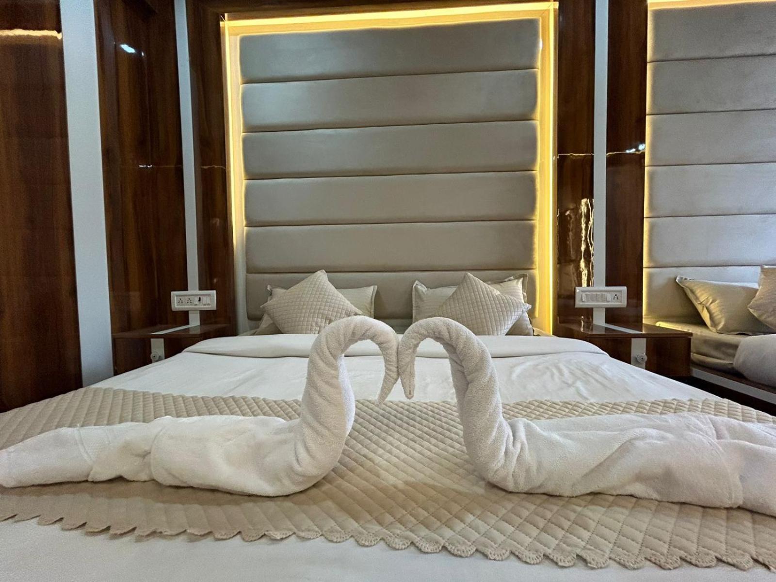Hotel Dev Ganga Ришикеш Экстерьер фото