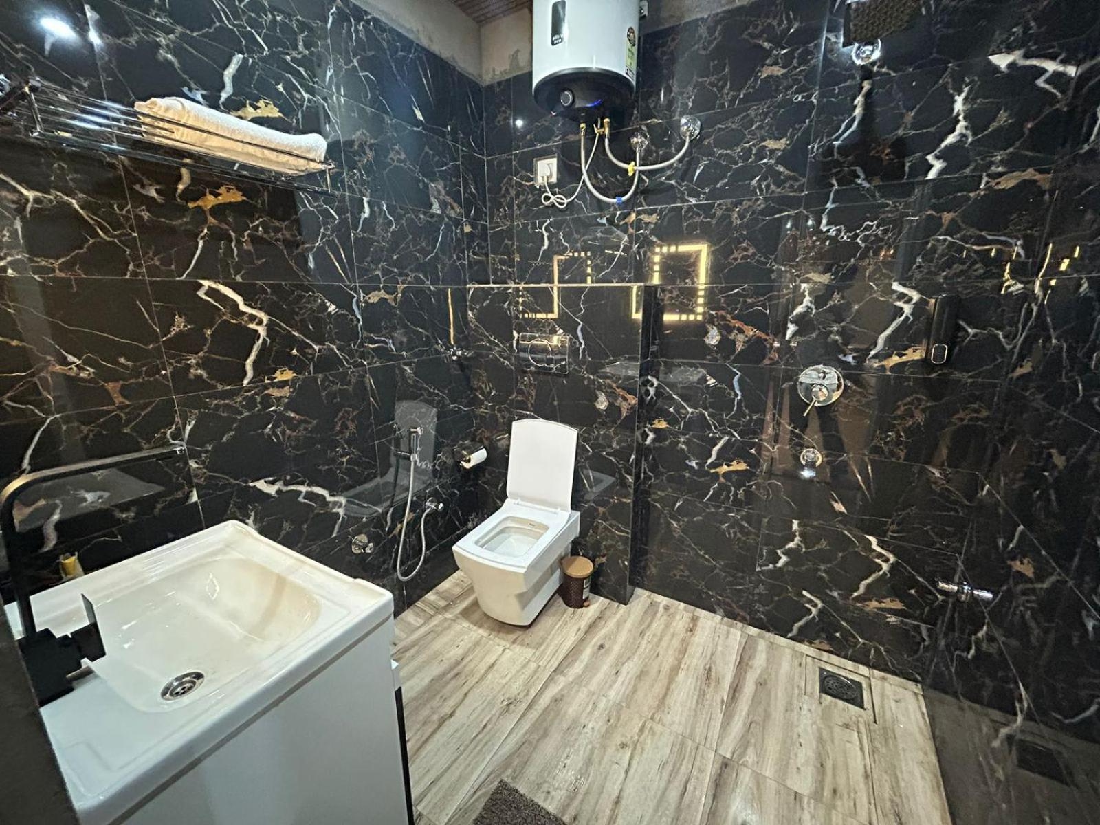 Hotel Dev Ganga Ришикеш Экстерьер фото